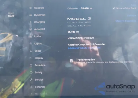 2018 Tesla Model 3 Long Range/Performance z USA, uszkodzony, nr VIN 5YJ3E1EB1JF133979